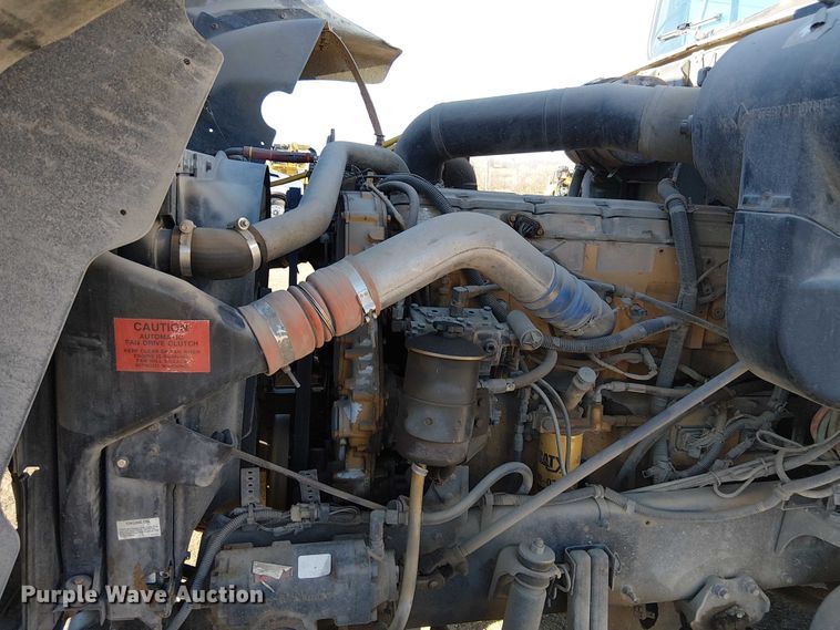 image for item FK0836 2000 International 9900i semi truck