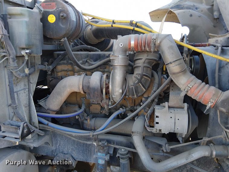 image for item FK0836 2000 International 9900i semi truck