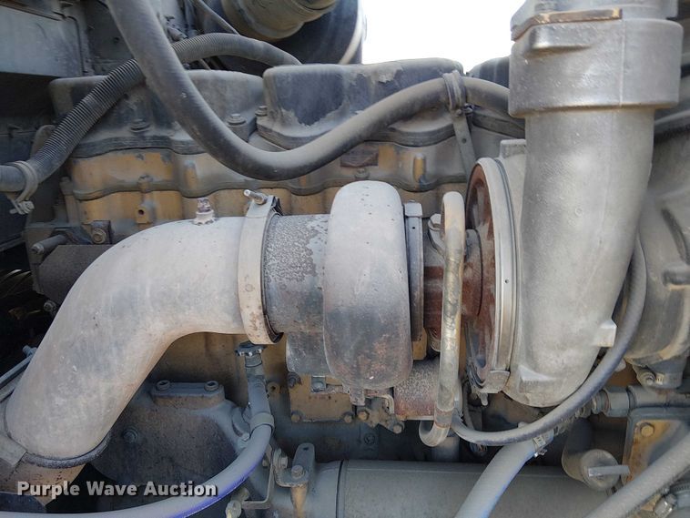 image for item FK0836 2000 International 9900i semi truck