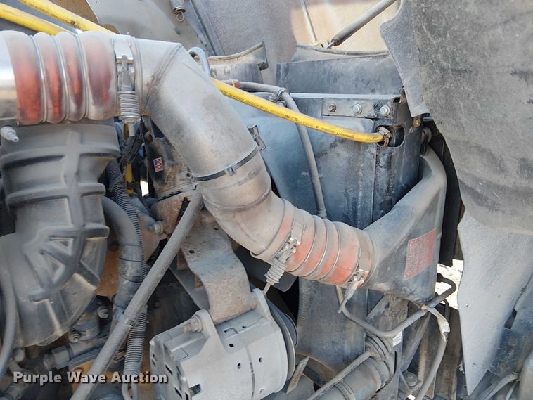 image for item FK0836 2000 International 9900i semi truck