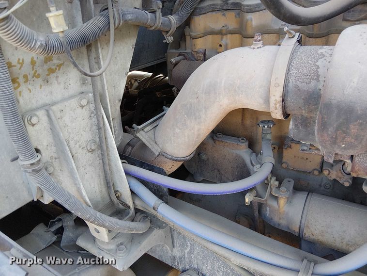 image for item FK0836 2000 International 9900i semi truck