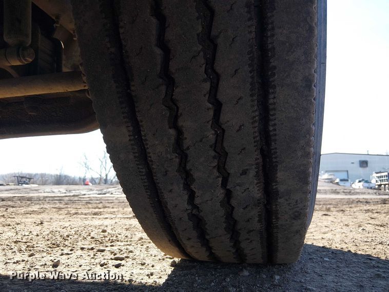 image for item FK0836 2000 International 9900i semi truck