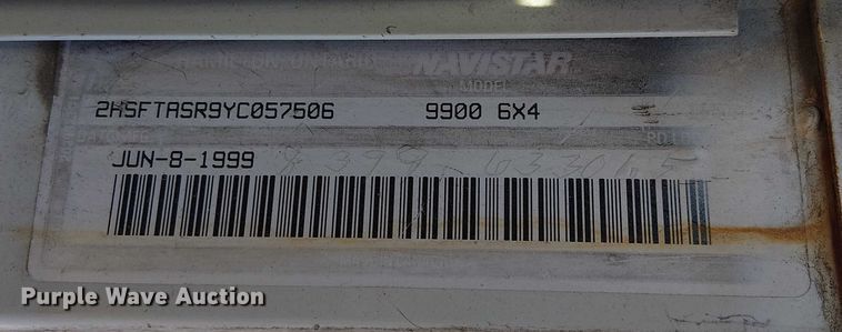 image for item FK0836 2000 International 9900i semi truck
