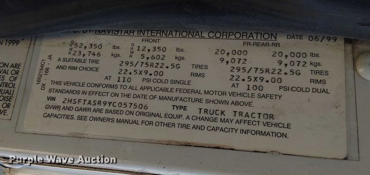 image for item FK0836 2000 International 9900i semi truck