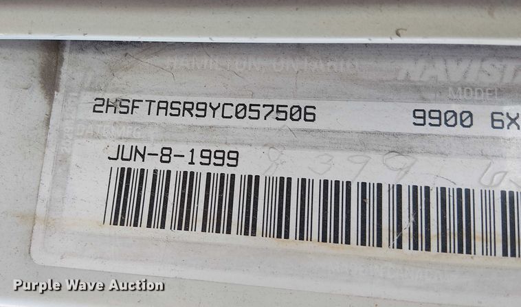 image for item FK0836 2000 International 9900i semi truck