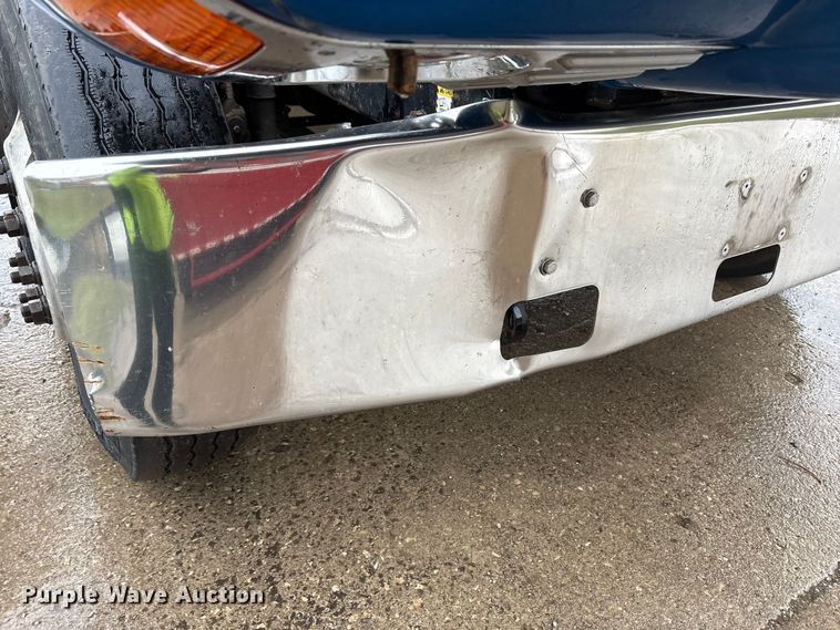 image for item FK1028 2003 Mack CV713 semi truck