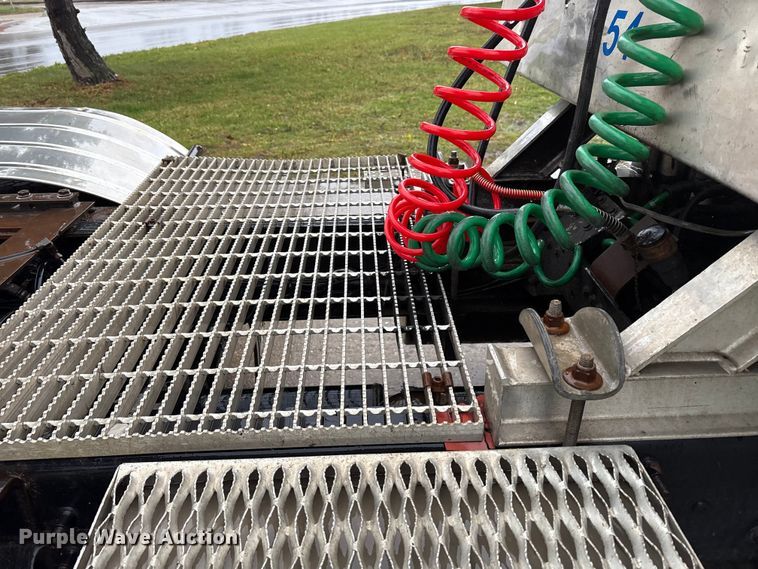 image for item FK1028 2003 Mack CV713 semi truck