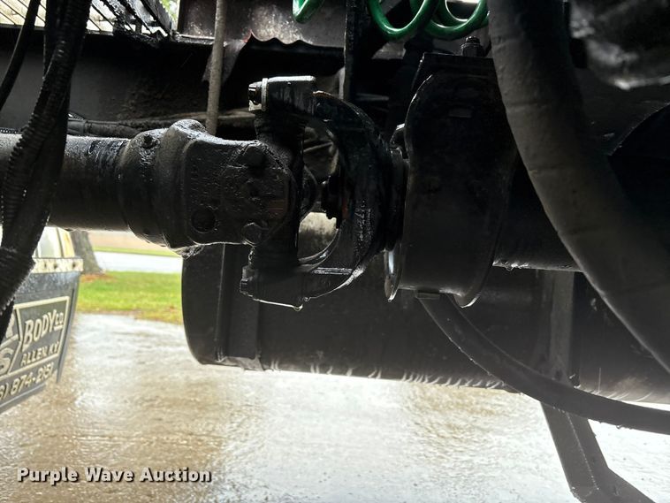 image for item FK1028 2003 Mack CV713 semi truck