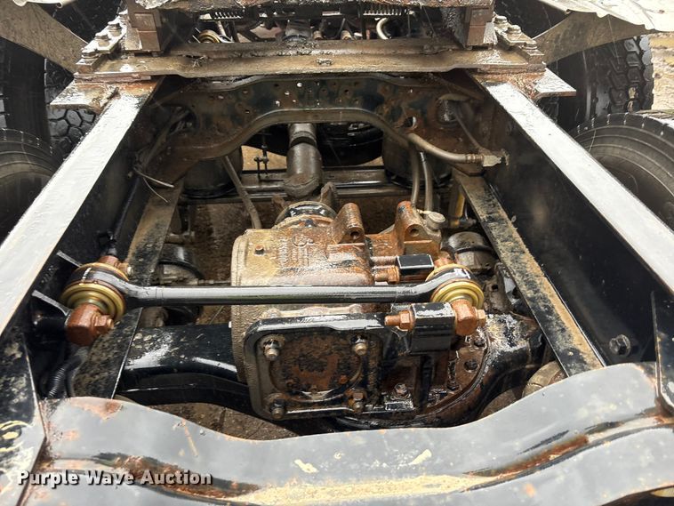 image for item FK1028 2003 Mack CV713 semi truck