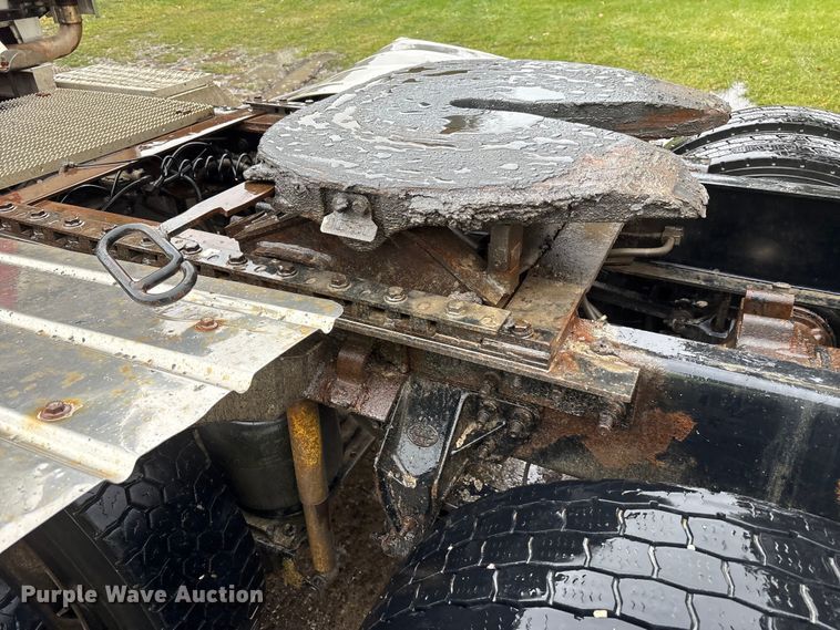 image for item FK1028 2003 Mack CV713 semi truck