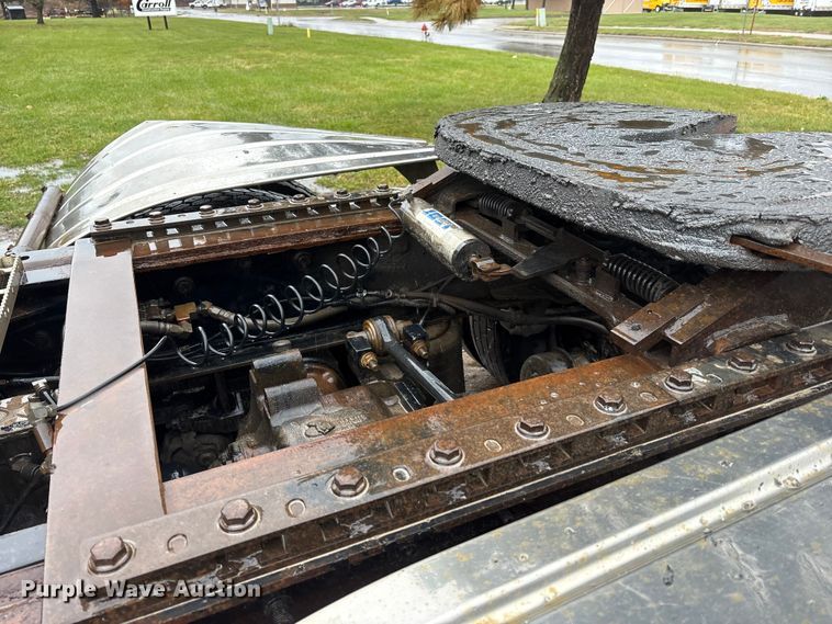 image for item FK1028 2003 Mack CV713 semi truck