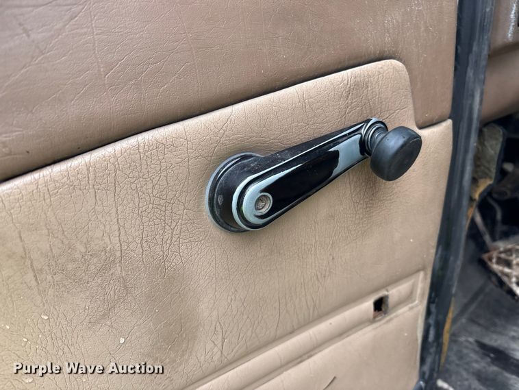 image for item FK1028 2003 Mack CV713 semi truck