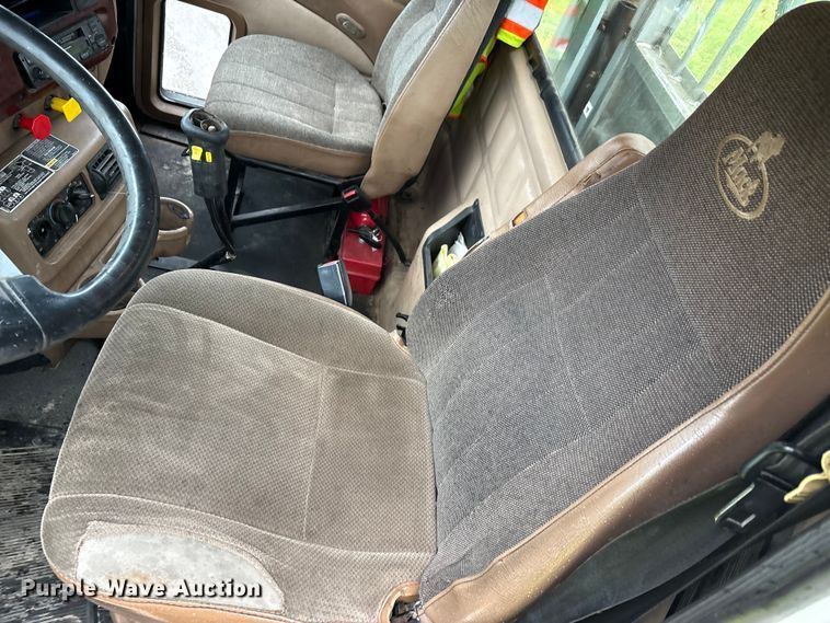 image for item FK1028 2003 Mack CV713 semi truck