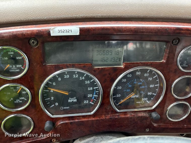 image for item FK1028 2003 Mack CV713 semi truck