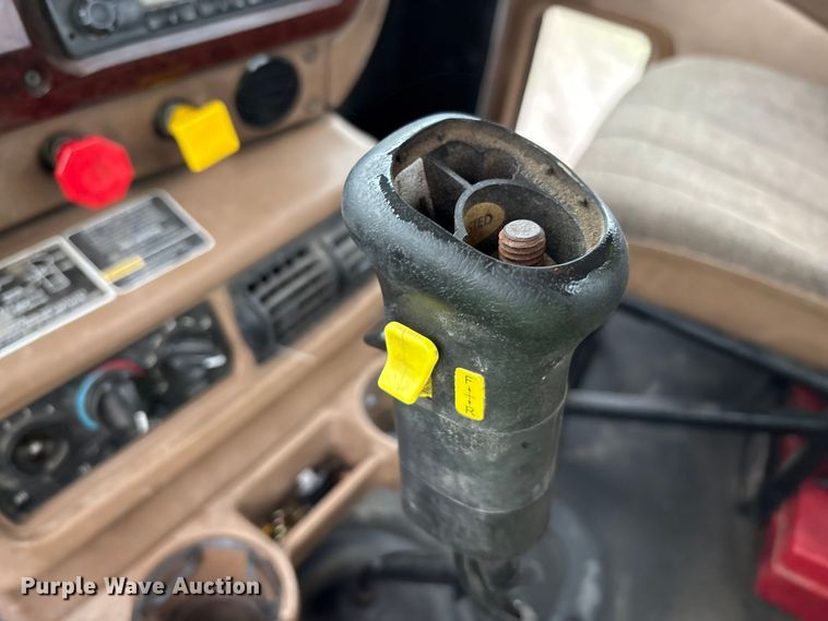 image for item FK1028 2003 Mack CV713 semi truck