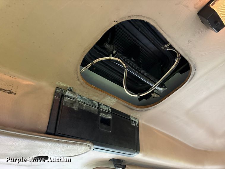 image for item FK1028 2003 Mack CV713 semi truck