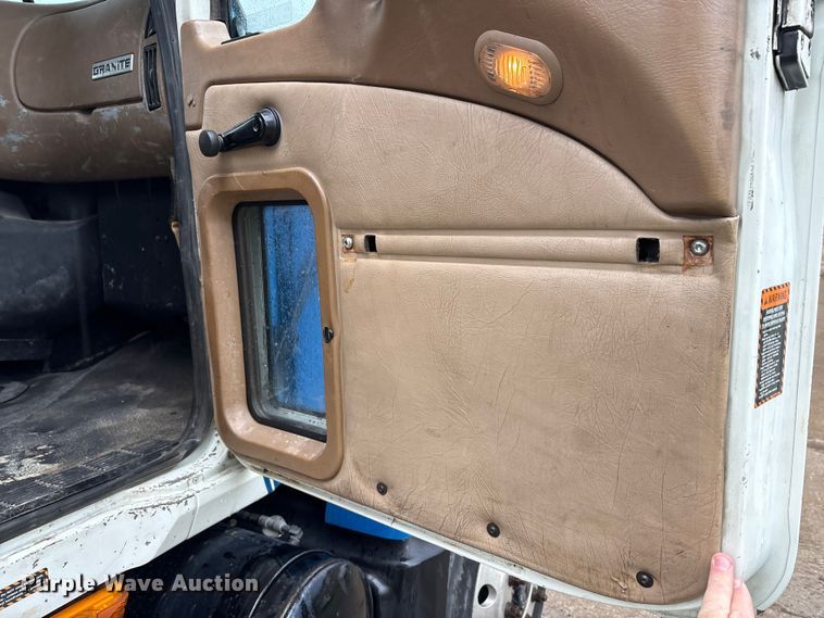 image for item FK1028 2003 Mack CV713 semi truck