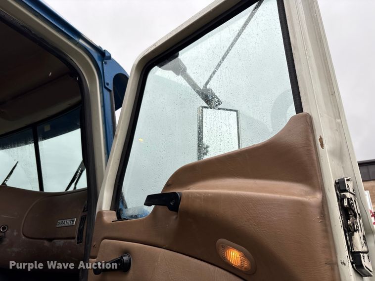 image for item FK1028 2003 Mack CV713 semi truck