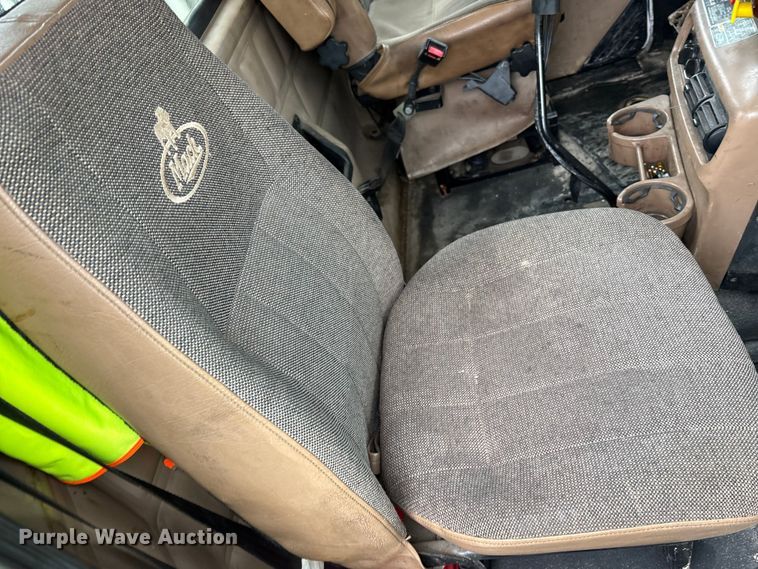 image for item FK1028 2003 Mack CV713 semi truck