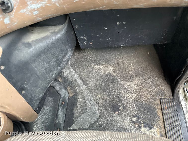 image for item FK1028 2003 Mack CV713 semi truck