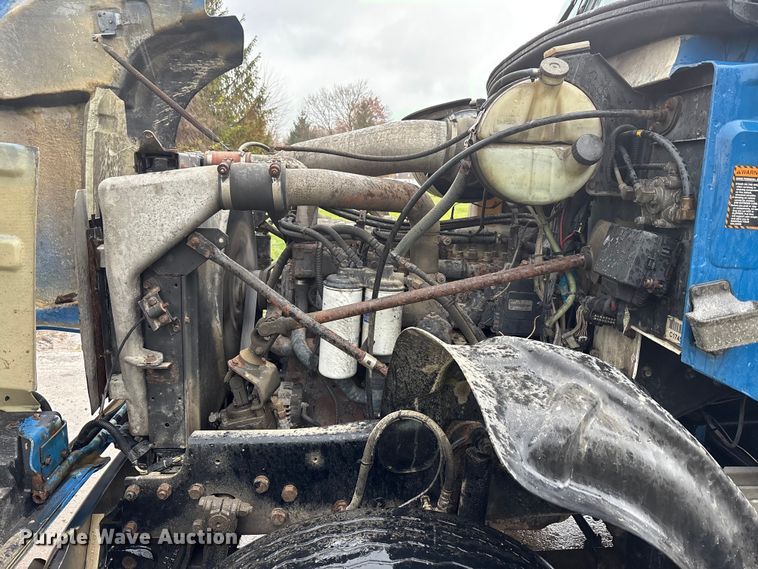 image for item FK1028 2003 Mack CV713 semi truck