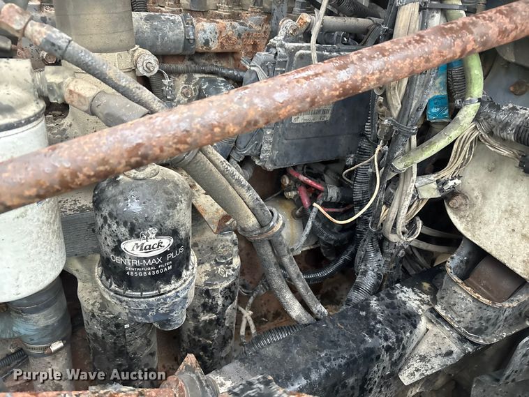 image for item FK1028 2003 Mack CV713 semi truck