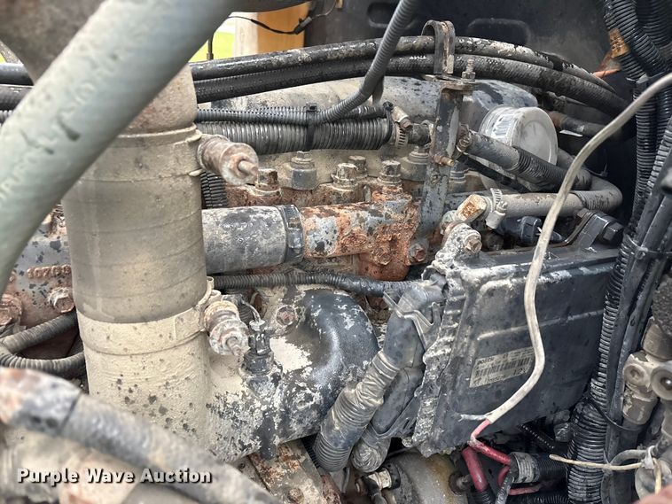 image for item FK1028 2003 Mack CV713 semi truck