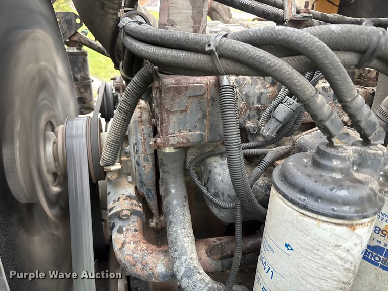 image for item FK1028 2003 Mack CV713 semi truck