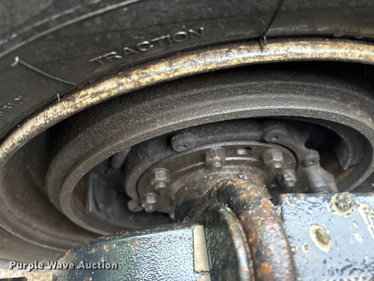 image for item FK1028 2003 Mack CV713 semi truck