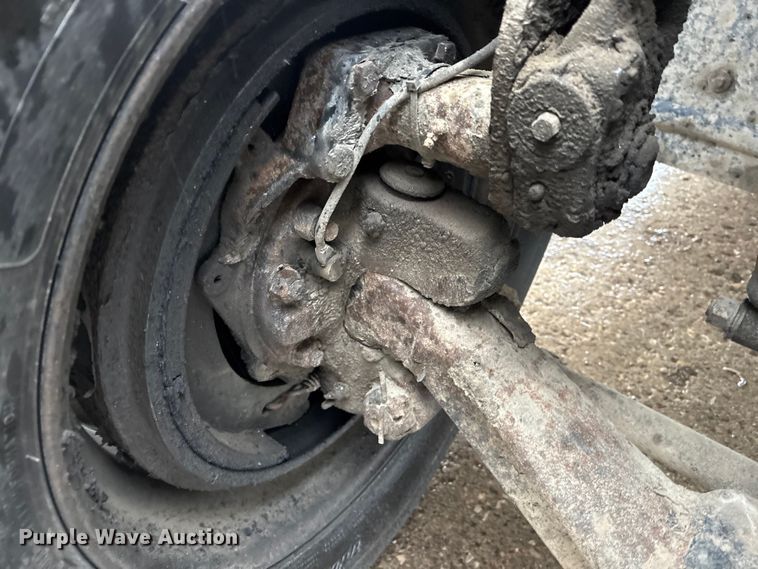 image for item FK1028 2003 Mack CV713 semi truck