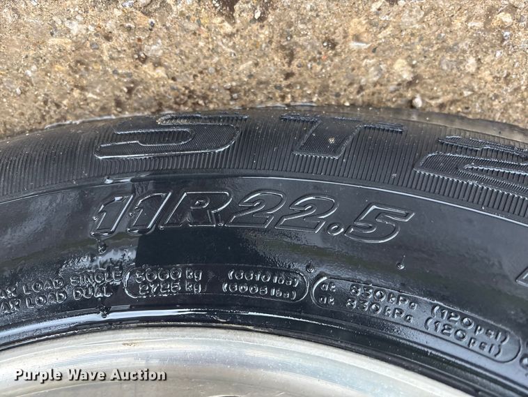 image for item FK1028 2003 Mack CV713 semi truck