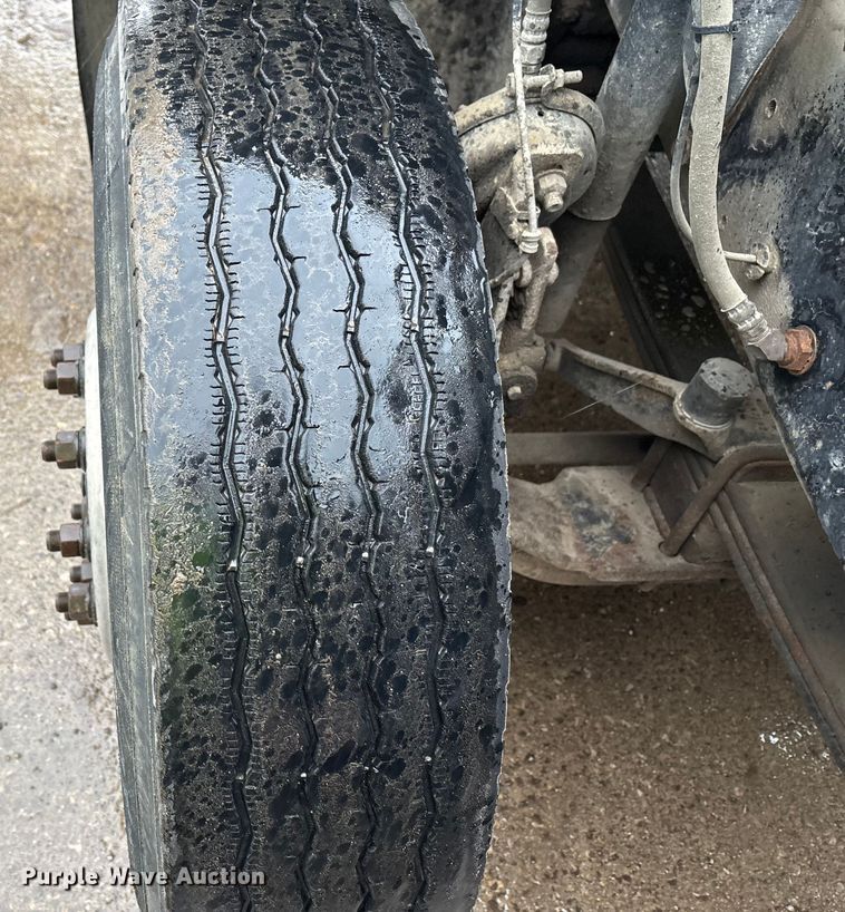 image for item FK1028 2003 Mack CV713 semi truck