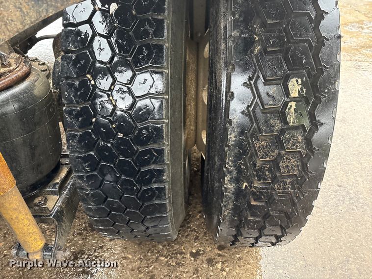 image for item FK1028 2003 Mack CV713 semi truck