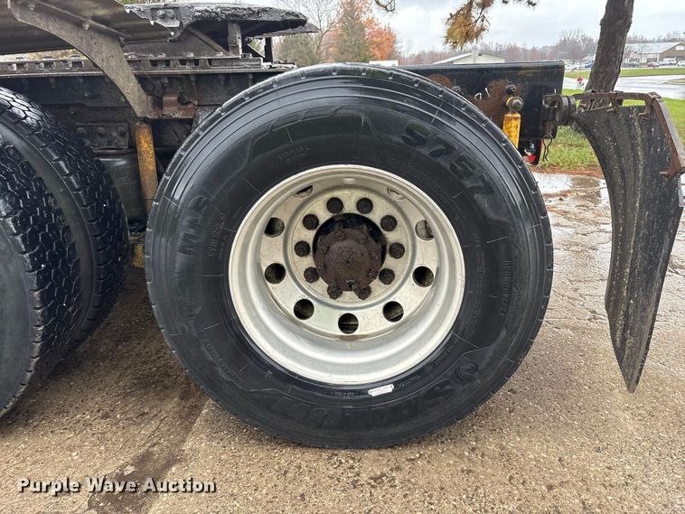 image for item FK1028 2003 Mack CV713 semi truck