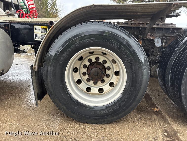 image for item FK1028 2003 Mack CV713 semi truck