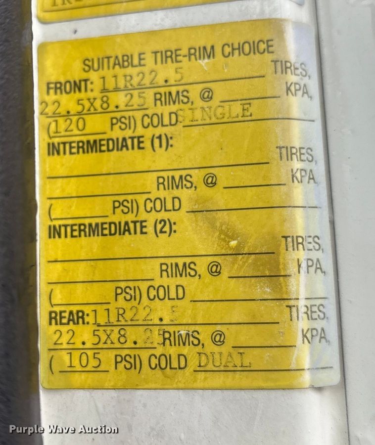 image for item FK1028 2003 Mack CV713 semi truck