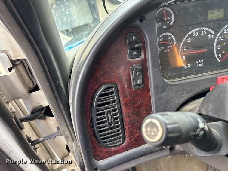 image for item FK1032 2014 Freightliner Business Class M2 flatbed truck