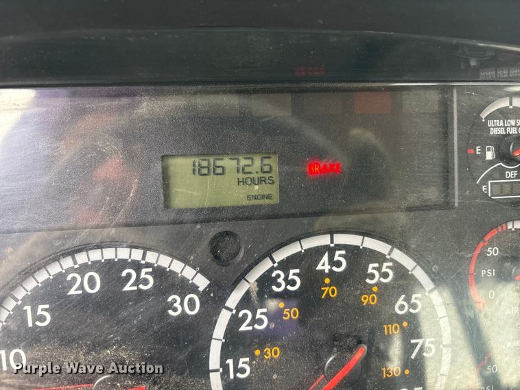 image for item FK1032 2014 Freightliner Business Class M2 flatbed truck