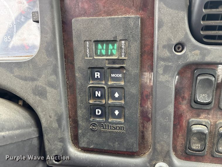 image for item FK1032 2014 Freightliner Business Class M2 flatbed truck