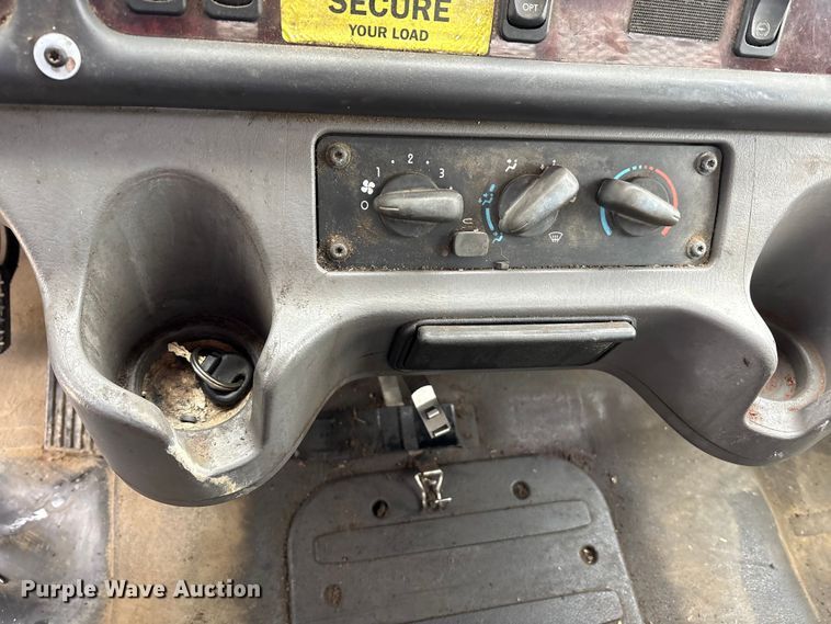 image for item FK1032 2014 Freightliner Business Class M2 flatbed truck