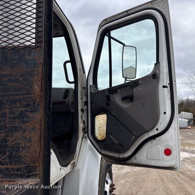 image for item FK1032 2014 Freightliner Business Class M2 flatbed truck