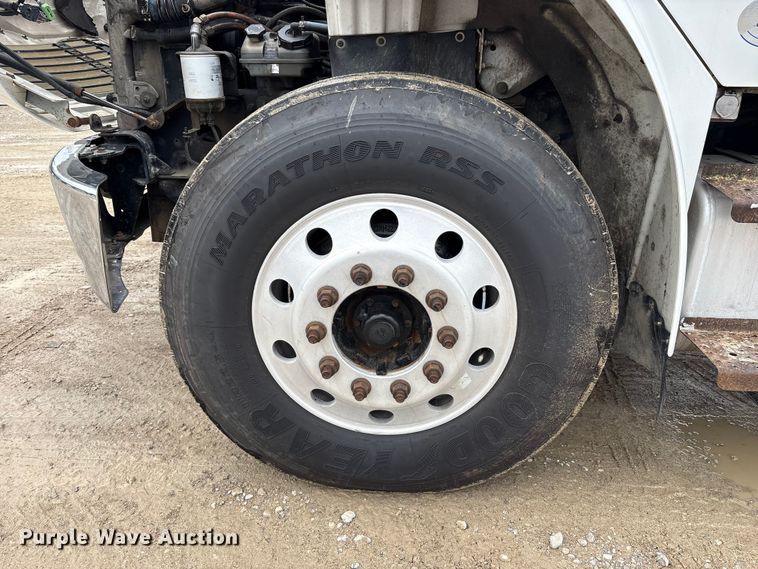 image for item FK1032 2014 Freightliner Business Class M2 flatbed truck