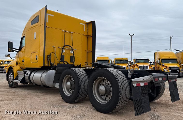 image for item HI9380 2022 Kenworth T680 semi truck