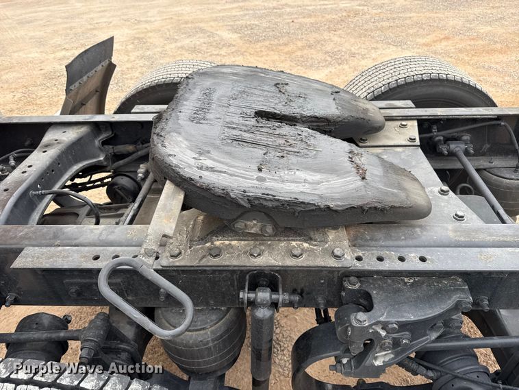 image for item HI9380 2022 Kenworth T680 semi truck