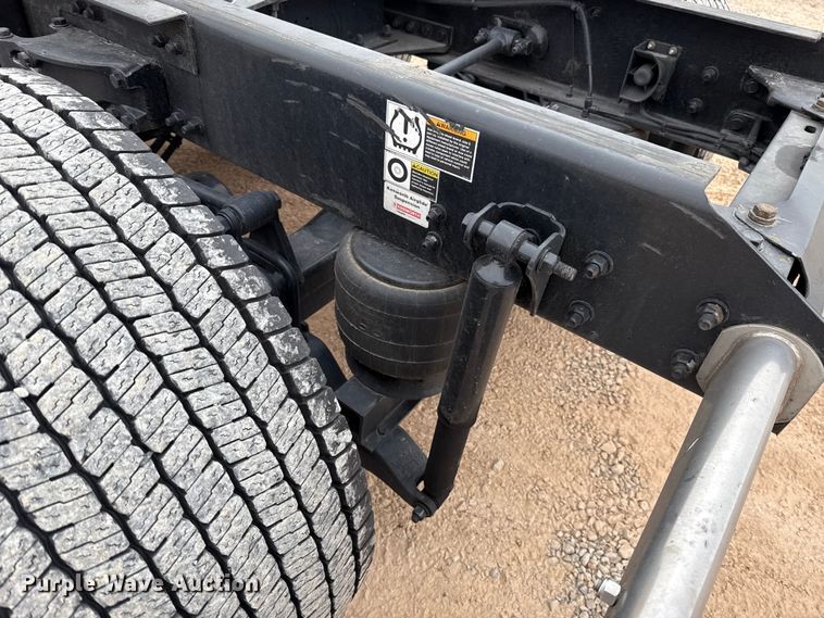 image for item HI9380 2022 Kenworth T680 semi truck