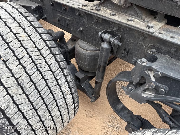 image for item HI9380 2022 Kenworth T680 semi truck