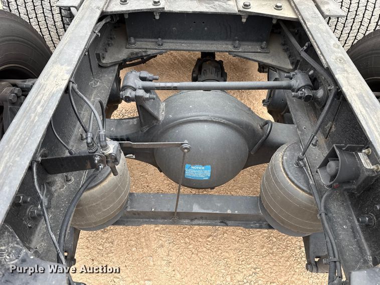 image for item HI9380 2022 Kenworth T680 semi truck