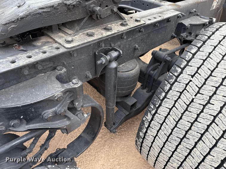 image for item HI9380 2022 Kenworth T680 semi truck