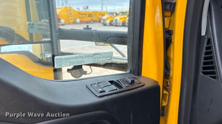 image for item HI9380 2022 Kenworth T680 semi truck