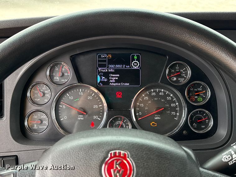 image for item HI9380 2022 Kenworth T680 semi truck